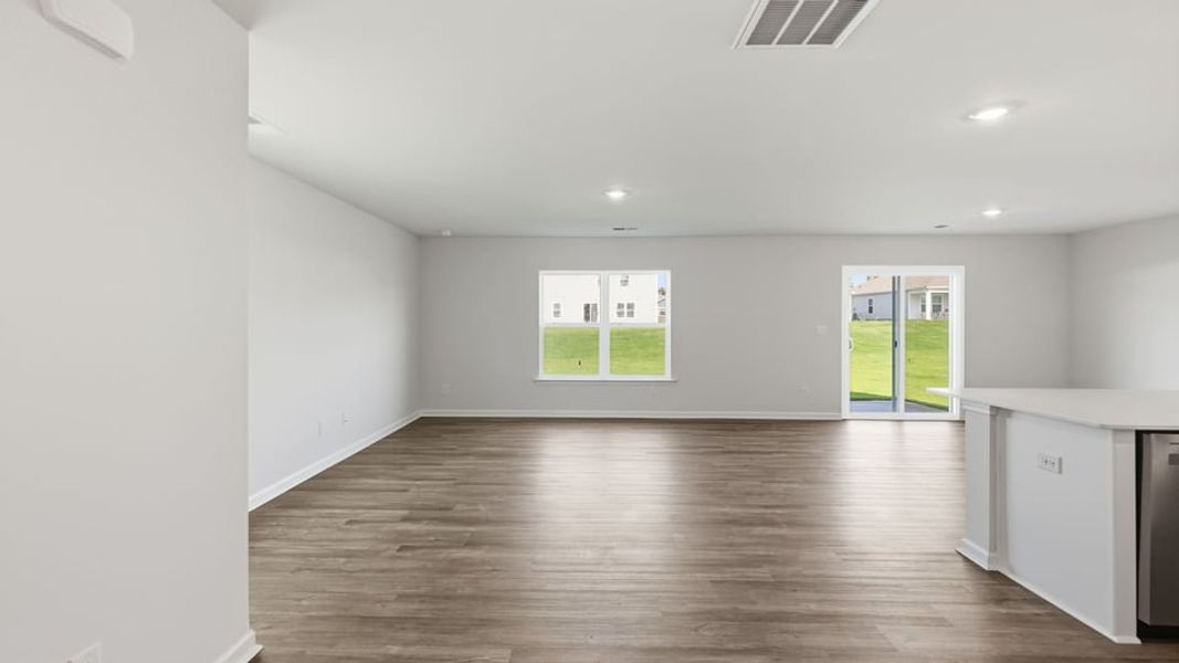 Spacious, unfurnished interior of a new home in Cedar Gap, Fountain Inn (Image 17).