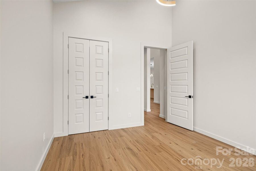 Spacious, unfurnished interior of a new home in , Asheville (Image 40).