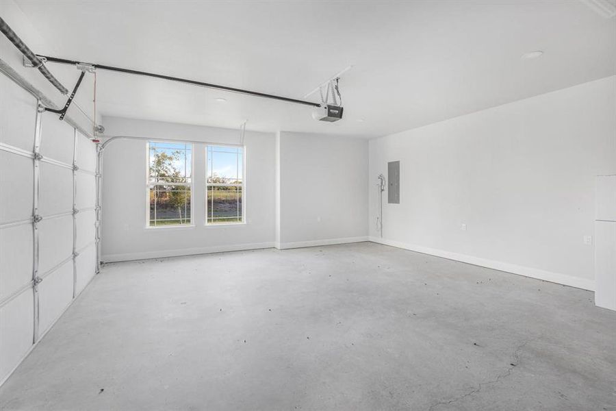 Spacious, unfurnished interior of a new home in , Alba (Image 18).