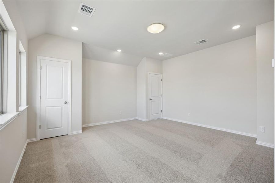 Spacious, unfurnished interior of a new home in Summer Crest, Fort Worth (Image 25). Spacious, unfurnished interior of a new home in Summer Crest, Fort Worth (Image 25).
