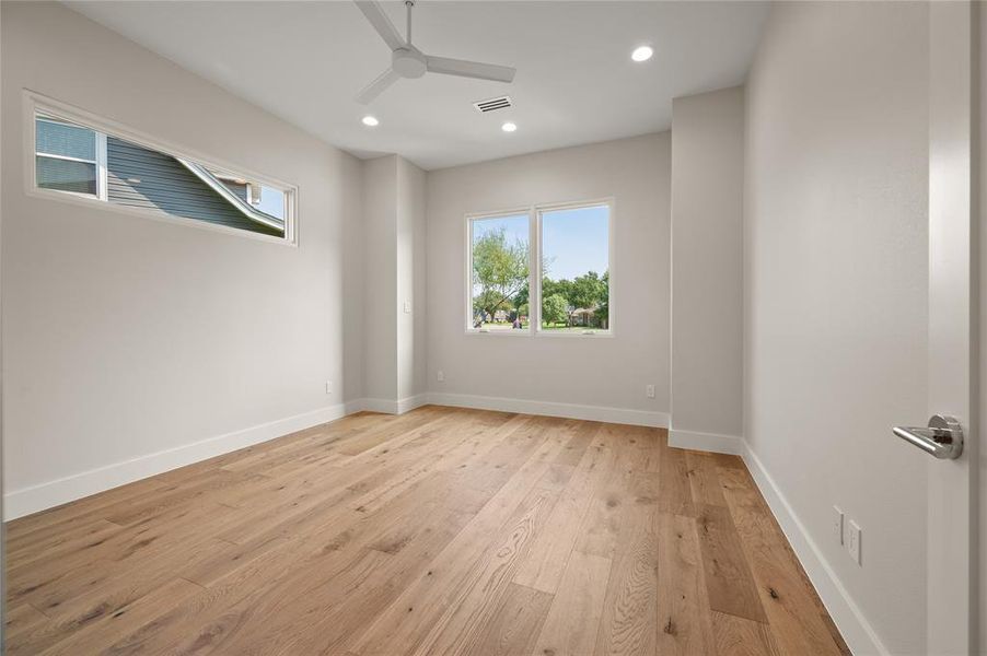 Spacious, unfurnished interior of a new home in , Richardson (Image 34).