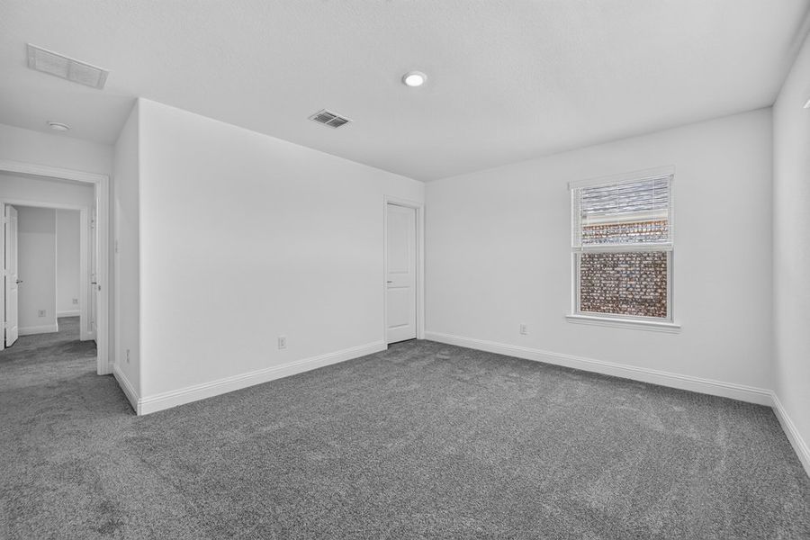 Spacious, unfurnished interior of a new home in Madero 50s, Fort Worth (Image 26).
