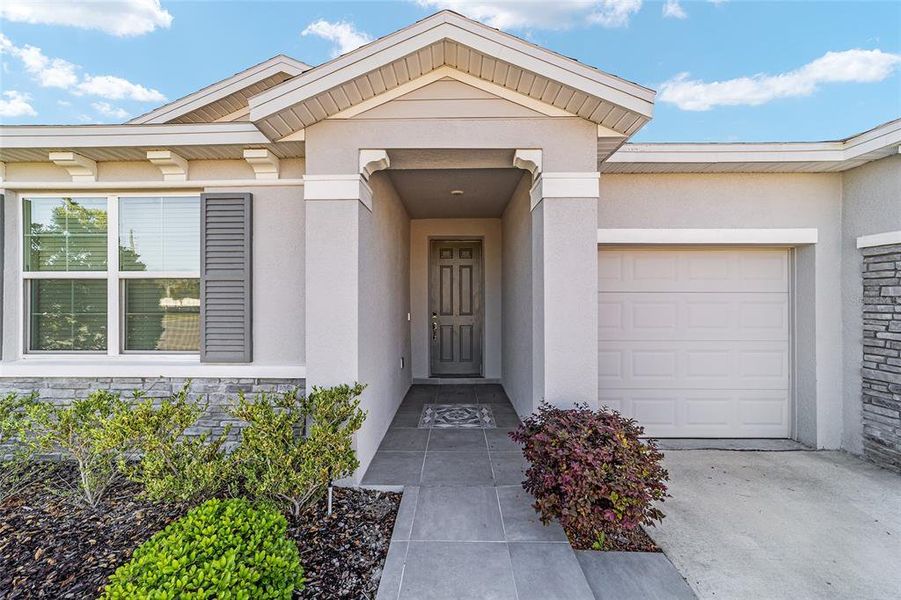 Exterior details and patio area of a home in Brookhaven, Ocala (Image 3).