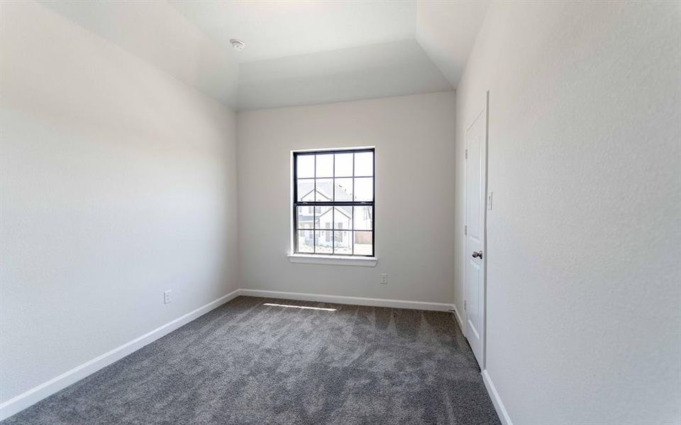 Spacious, unfurnished interior of a new home in Sonoma Verde, Rockwall (Image 24).