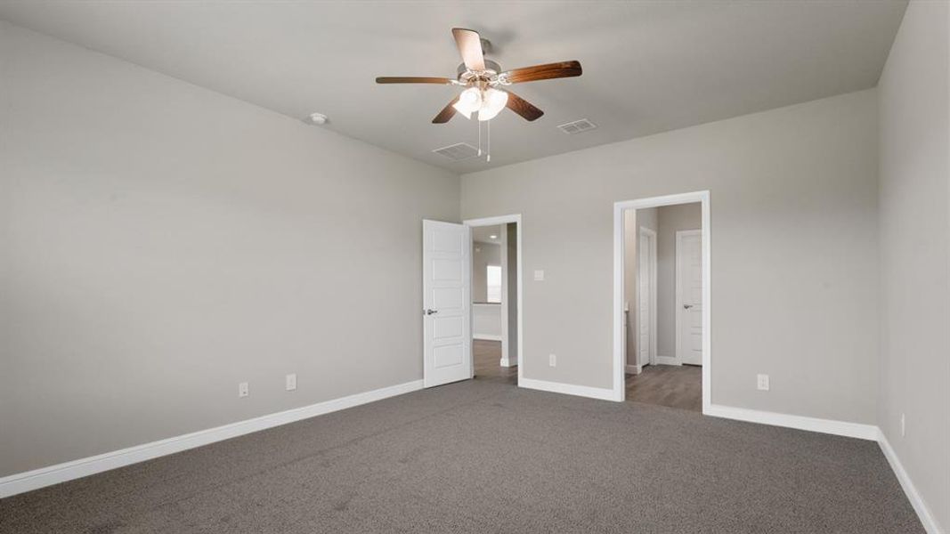 Spacious, unfurnished interior of a new home in Rock Creek Ranch, Fort Worth (Image 26). Spacious, unfurnished interior of a new home in Rock Creek Ranch, Fort Worth (Image 26).