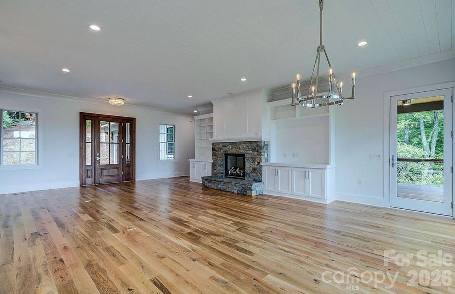 Spacious, unfurnished interior of a new home in , Newland (Image 27).