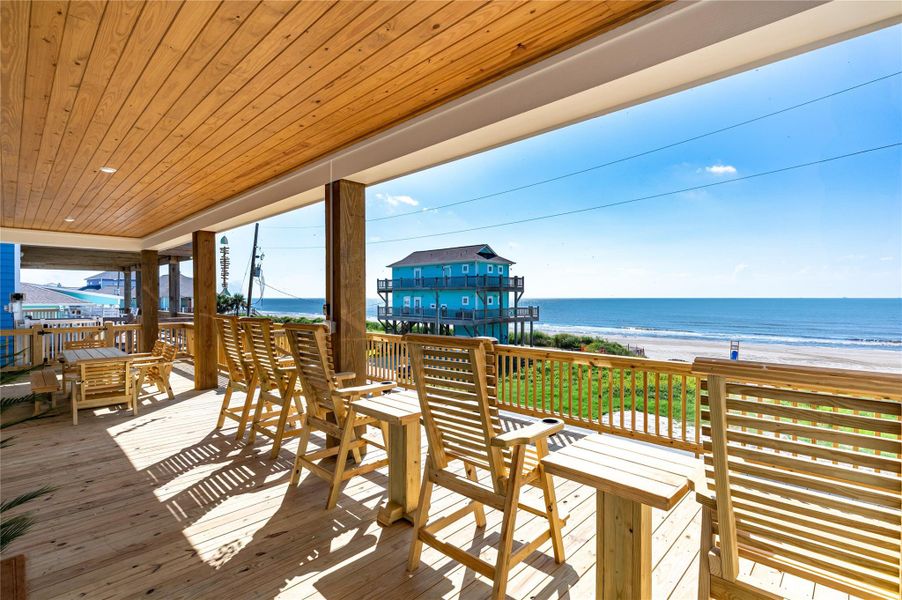 Exterior details and patio area of a home in , Bolivar Peninsula (Image 23).