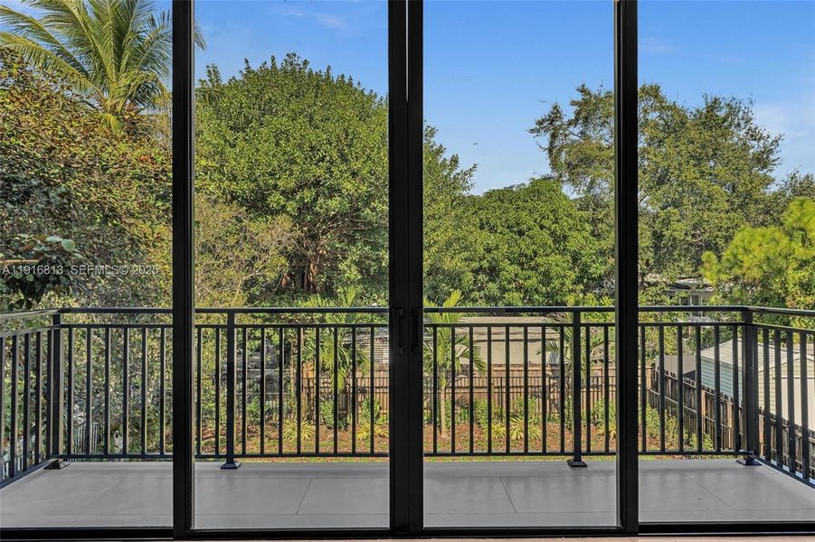 Exterior details and patio area of a home in , Miami (Image 36).