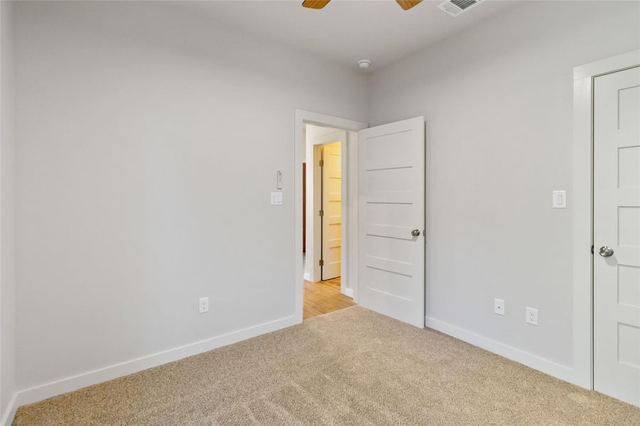 Unfurnished bedroom with carpet flooring and ceiling fan
