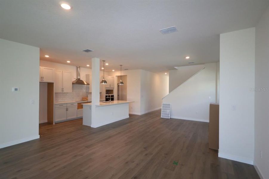 Spacious, unfurnished interior of a new home in , Apollo Beach (Image 13).