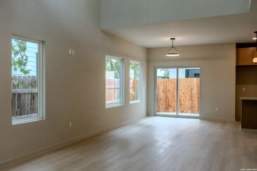 Spacious, unfurnished interior of a new home in , San Antonio (Image 18).