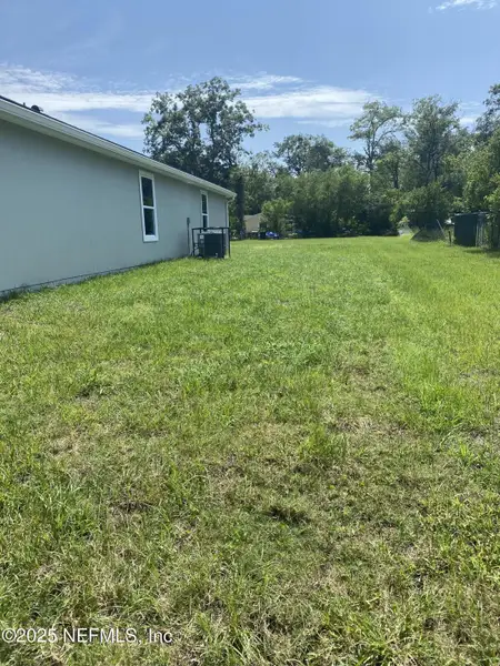 Exterior details and patio area of a home in , Jacksonville (Image 2).