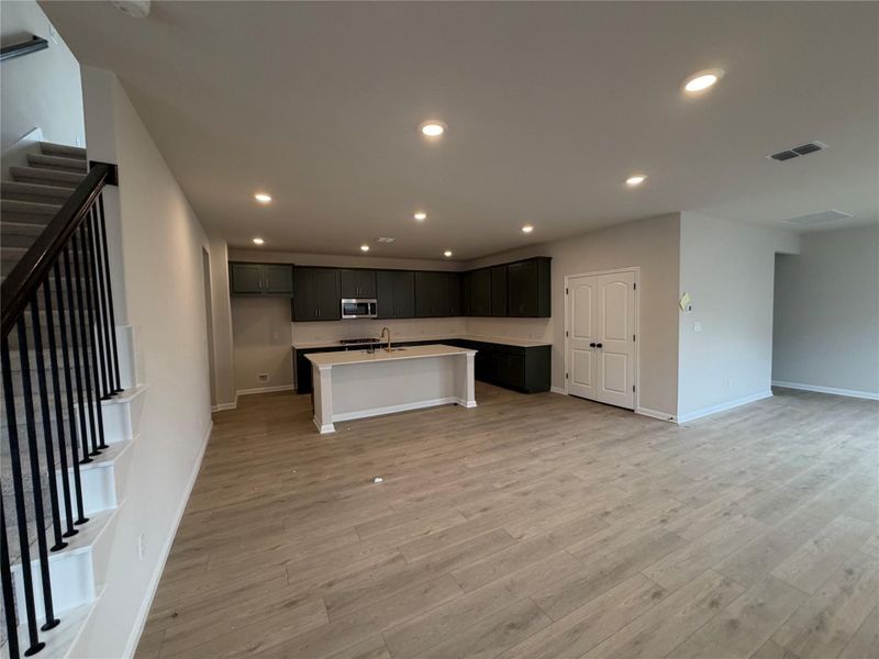 Spacious, unfurnished interior of a new home in Cannon Ranch 40s, Dripping Springs (Image 12).