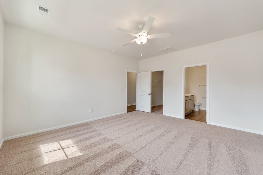 Spacious, unfurnished interior of a new home in Dove Hollow, Chesnee (Image 21).