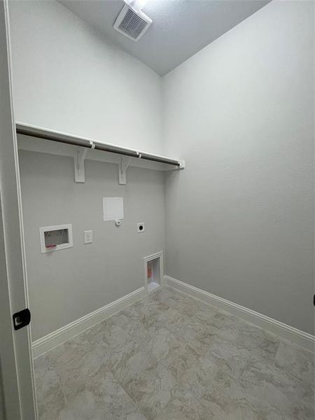 Spacious, unfurnished interior of a new home in Mercer Meadows, Royse City (Image 8).