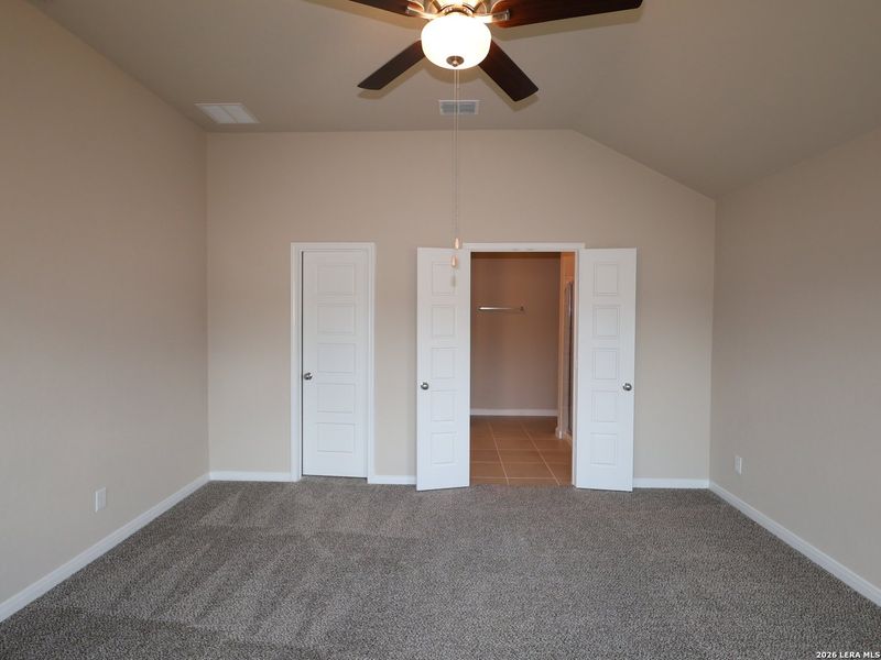 Spacious, unfurnished interior of a new home in Meadows at Clear Springs, New Braunfels (Image 18).