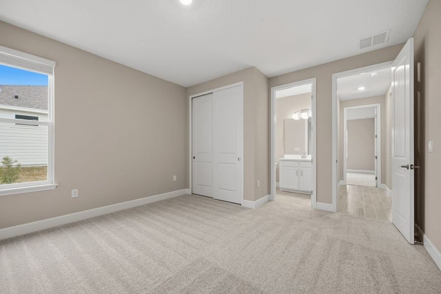 Spacious, unfurnished interior of a new home in Headwaters at Lofton Creek, Yulee (Image 32).