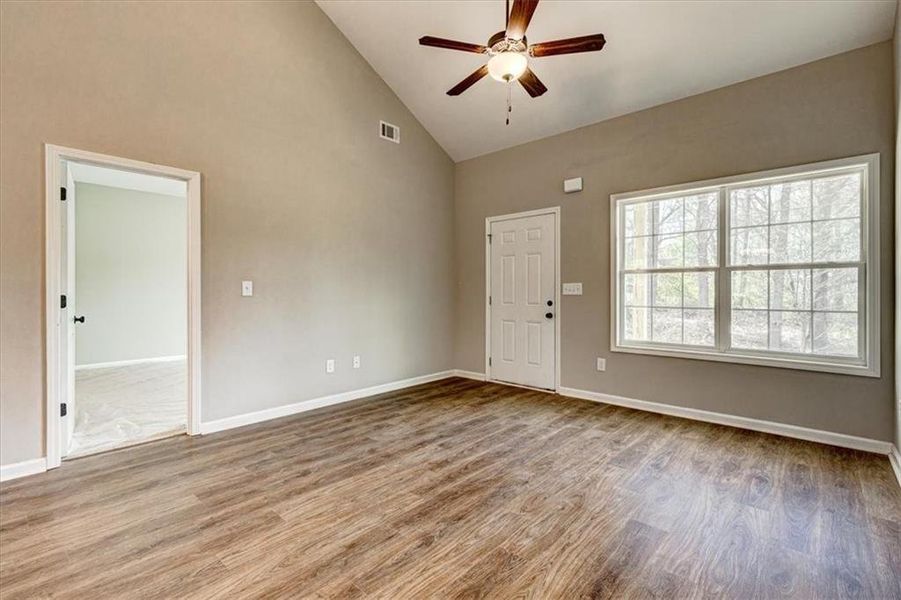 Spacious, unfurnished interior of a new home in , Temple (Image 7).