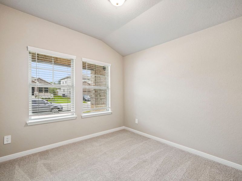 Spacious, unfurnished interior of a new home in Royal Crest, San Antonio (Image 19).