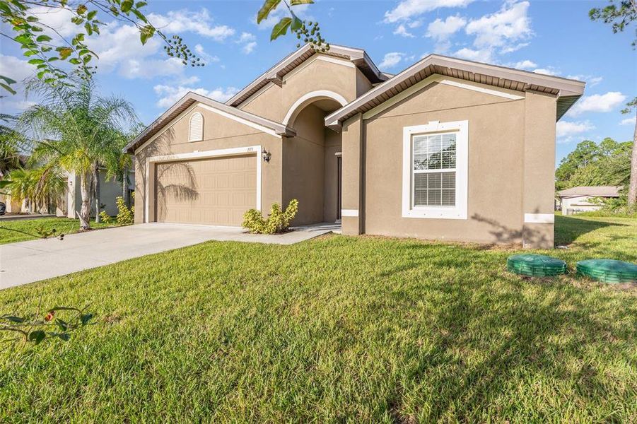 Exterior details and patio area of a home in , Palm Bay (Image 10).