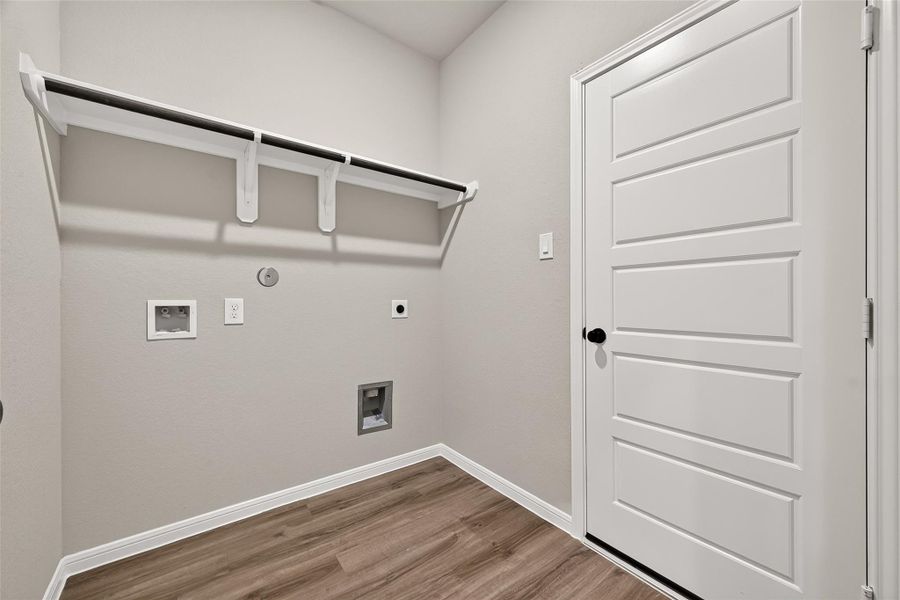 Spacious, unfurnished interior of a new home in , Angleton (Image 29).