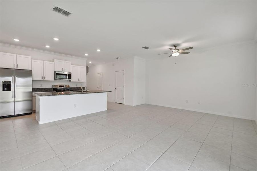 Spacious, unfurnished interior of a new home in , Land O' Lakes (Image 49).