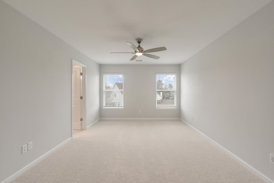 Spacious, unfurnished interior of a new home in The Landings at Montague, Goose Creek (Image 20).