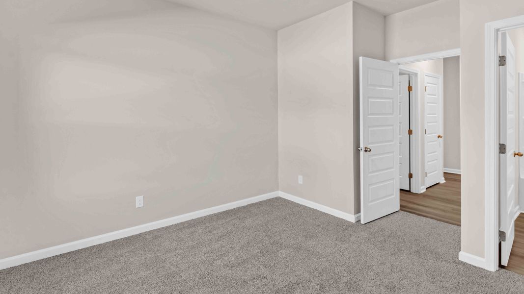 Representative unfurnished interior of a home built from the Plan by D.R. Horton in Hedge Rose, Somerville (Image 31).