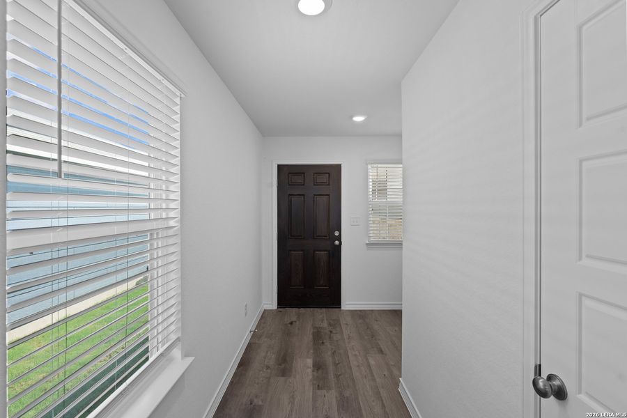 Spacious, unfurnished interior of a new home in Cinco Lakes, San Antonio (Image 25).