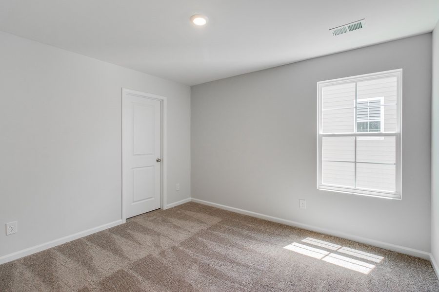 Spacious, unfurnished interior of a new home in Ellington, Elgin (Image 31).