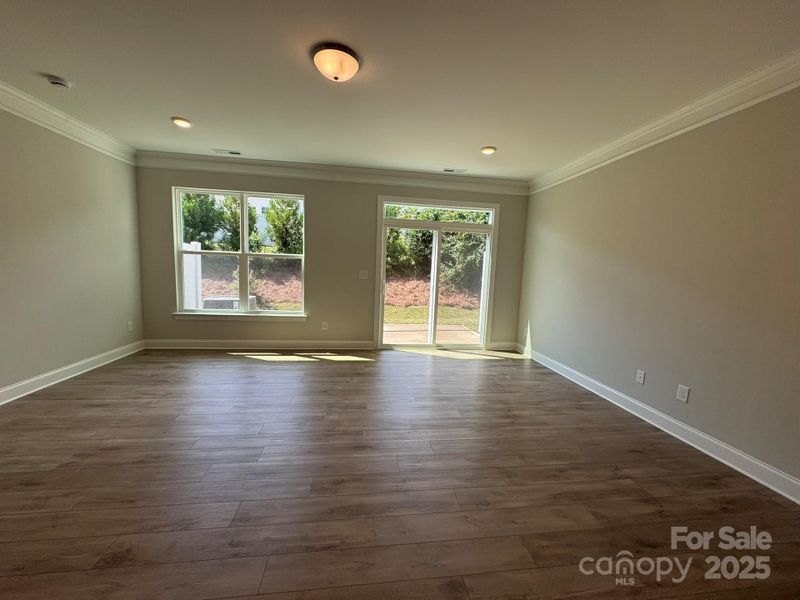Spacious, unfurnished interior of a new home in Harrisburg Village, Harrisburg (Image 7).