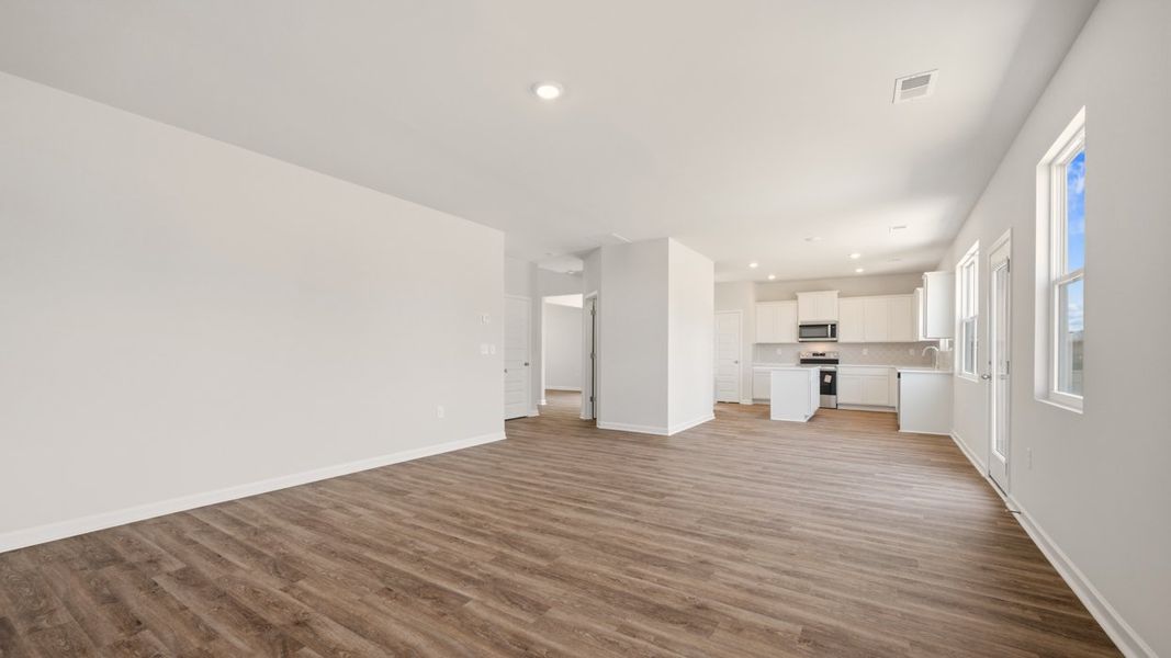 Spacious, unfurnished interior of a new home in Cedar Ridge - Locust Grove Station, Locust Grove (Image 16).