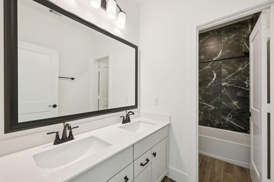 Furnished interior view inside a new home in Evergreen, Conroe (Image 6).