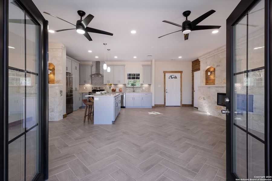 Furnished interior view inside a new home in , Bandera (Image 13).