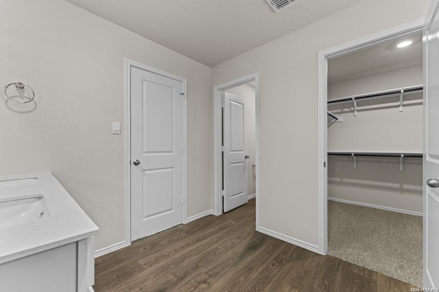 Spacious, unfurnished interior of a new home in High Garden, Comfort (Image 13).