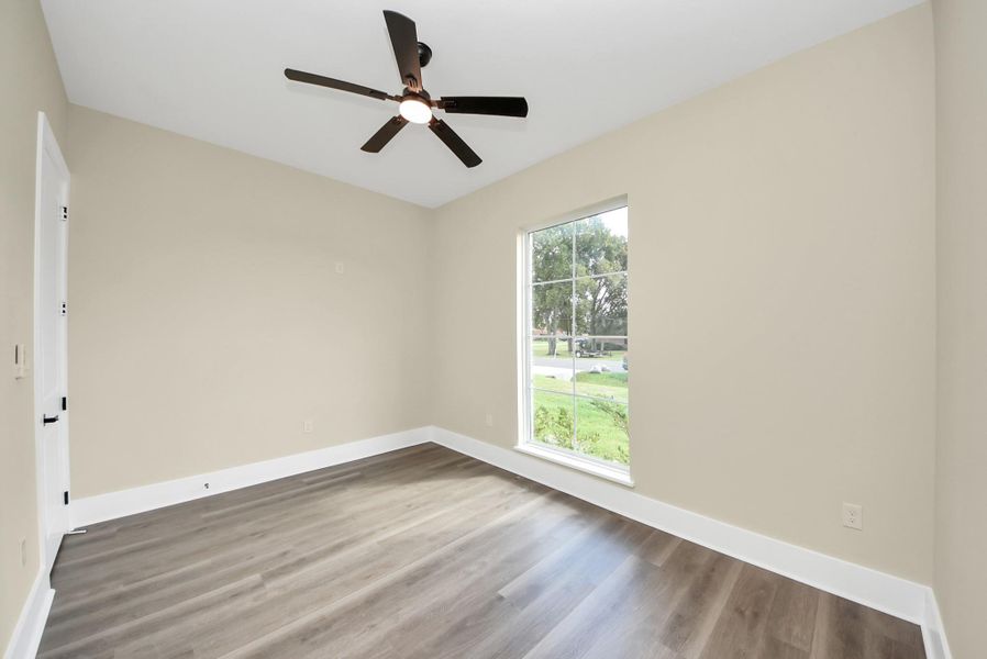 Office with closet/Bedroom 4