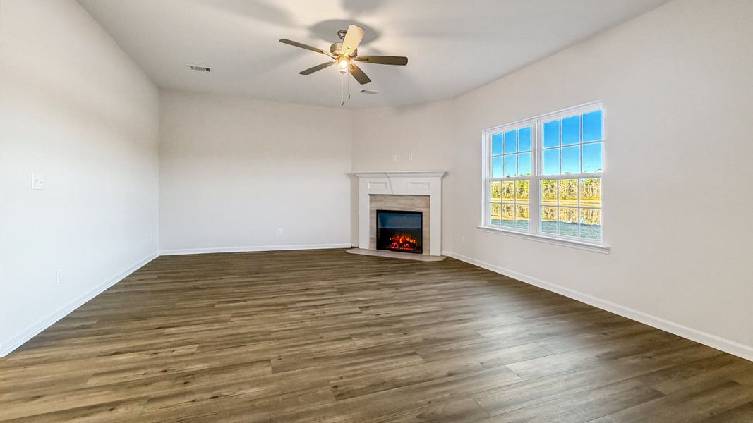 Spacious, unfurnished interior of a new home in Grand Reserve, Hinesville (Image 13).