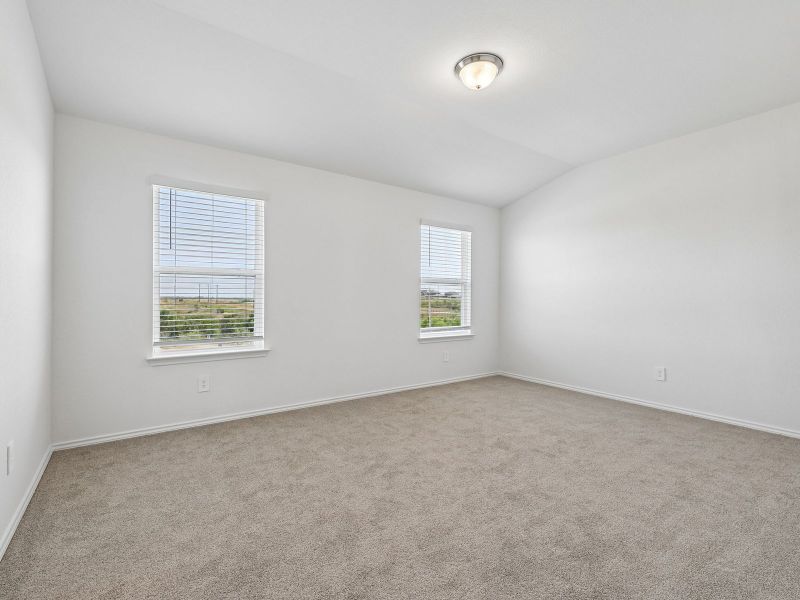 Spacious, unfurnished interior of a new home in Turner's Village, Buda (Image 10).