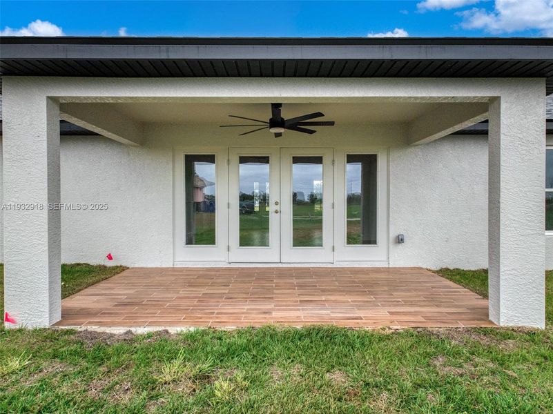 Exterior details and patio area of a home in , Sebring (Image 27).