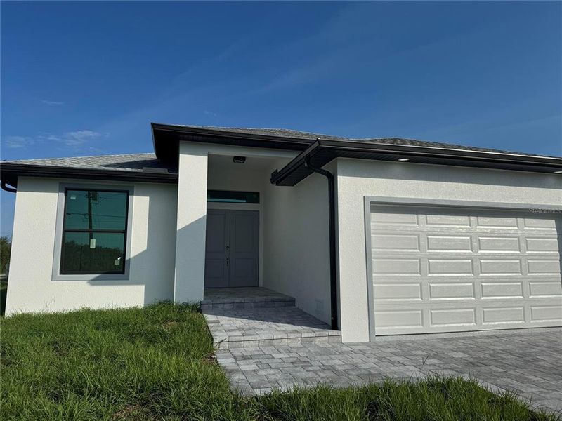 Exterior details and patio area of a home in , Port Charlotte (Image 4).