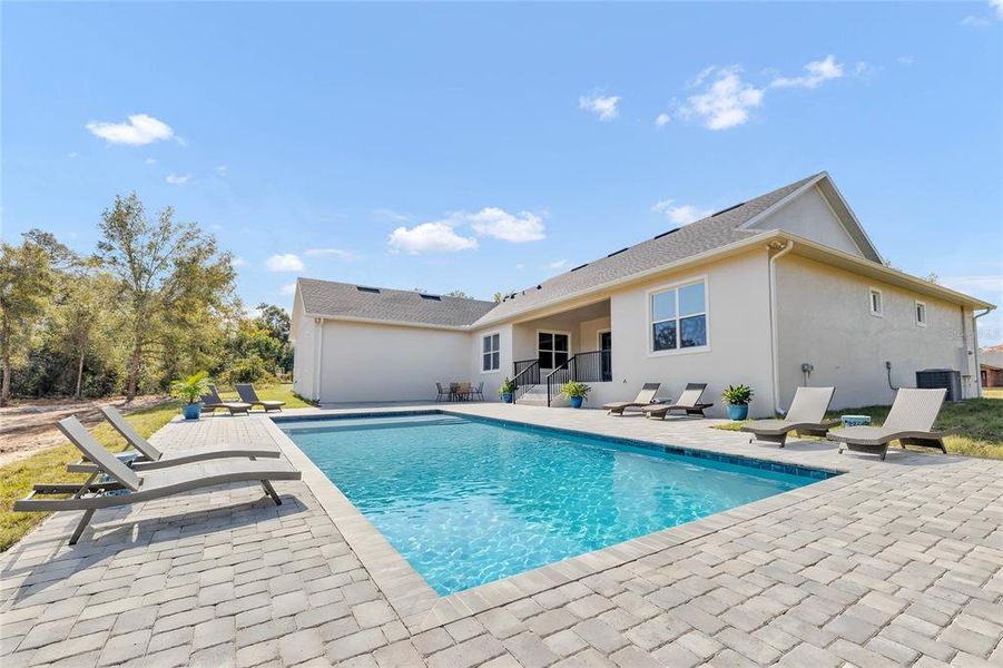 Exterior details and patio area of a home in , Debary (Image 4).