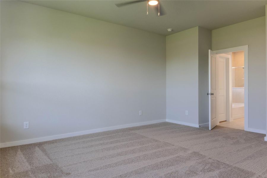Spacious, unfurnished interior of a new home in La Segarra 40', Brookshire (Image 29).