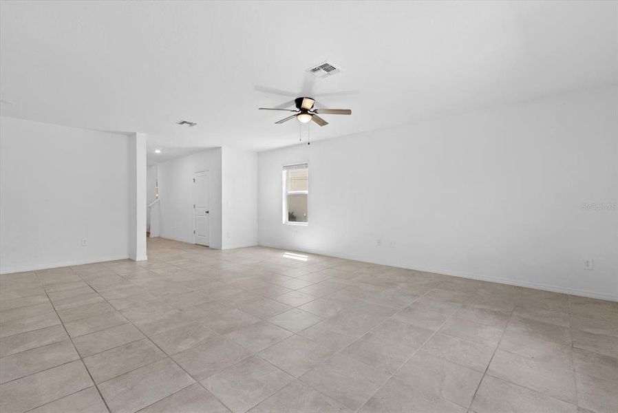 Spacious, unfurnished interior of a new home in , Bradenton (Image 32).