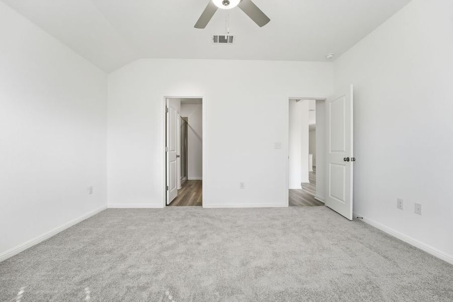 Spacious, unfurnished interior of a new home in Longview, Del Valle (Image 13).