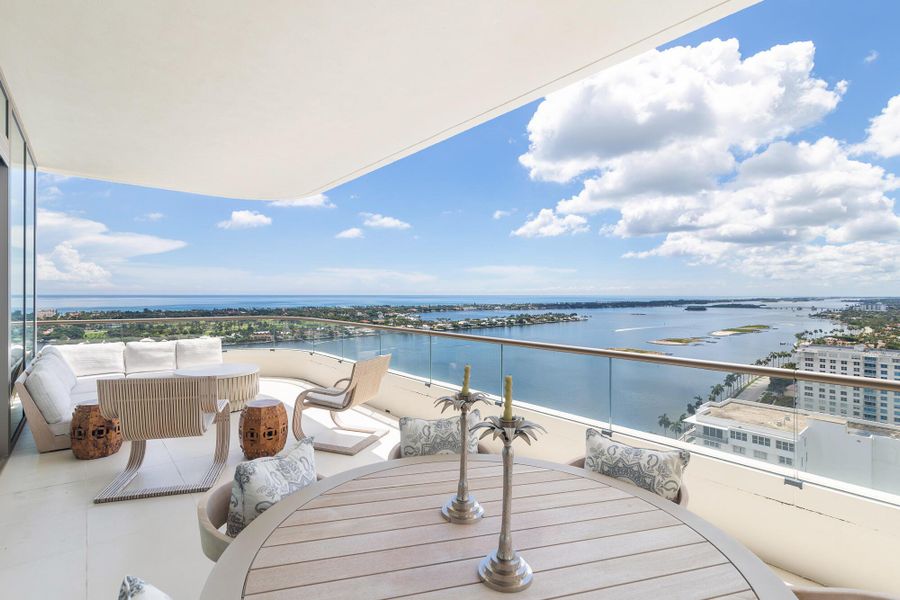 Condo located in West Palm Beach, FL showcasing its design and architecture (Image 23).