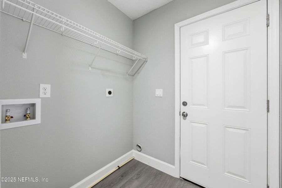 Spacious, unfurnished interior of a new home in , Jacksonville (Image 18).