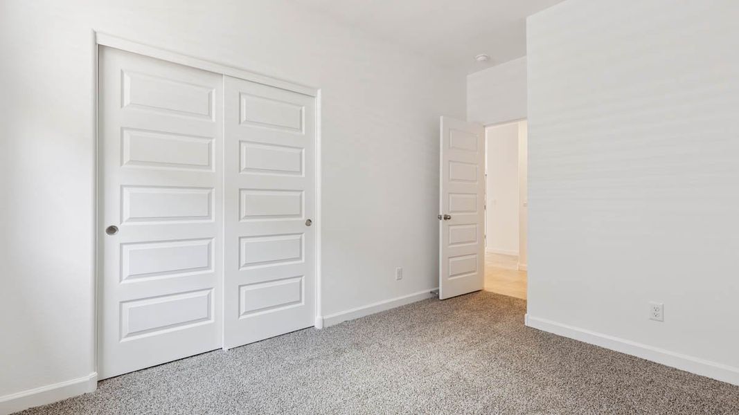 Spacious, unfurnished interior of a new home in Sorrento, Maricopa (Image 19).