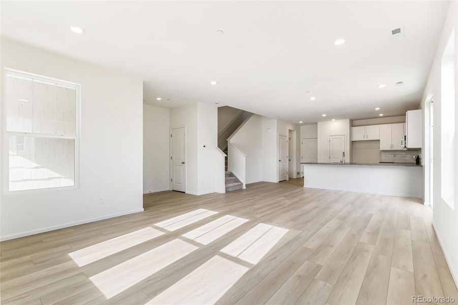 Spacious, unfurnished interior of a new home in Turnberry, Commerce City (Image 21).
