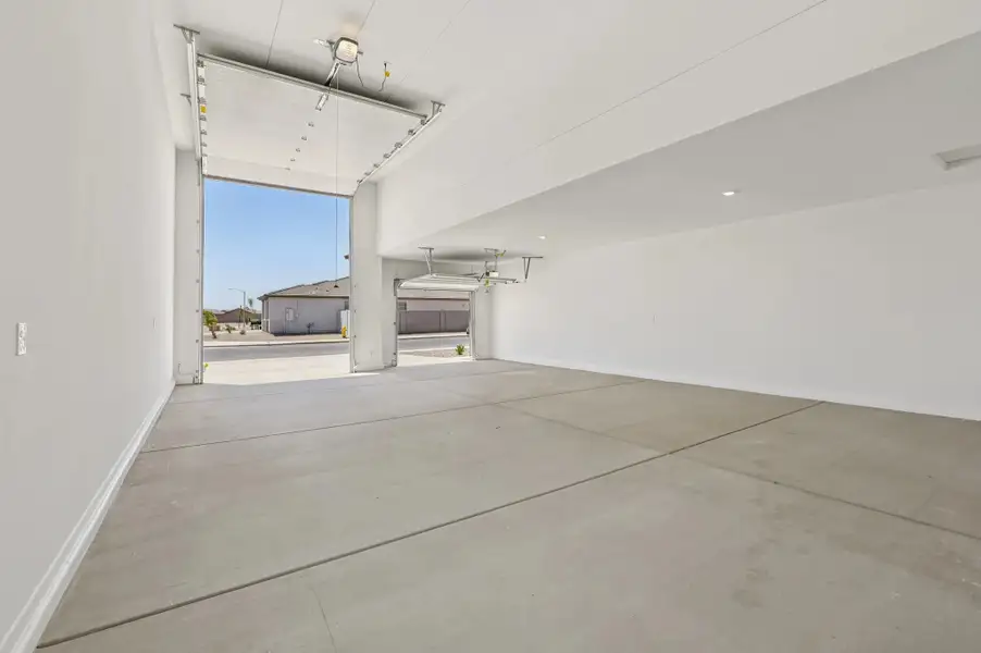 Representative images and renderings are for illustrative purposes. Actual structural options and design finishes of home may vary.