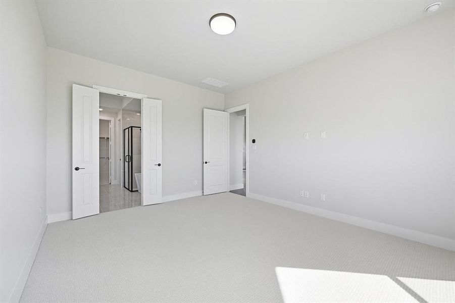 Spacious, unfurnished interior of a new home in Trinity Falls, McKinney (Image 16). Spacious, unfurnished interior of a new home in Trinity Falls, McKinney (Image 16).